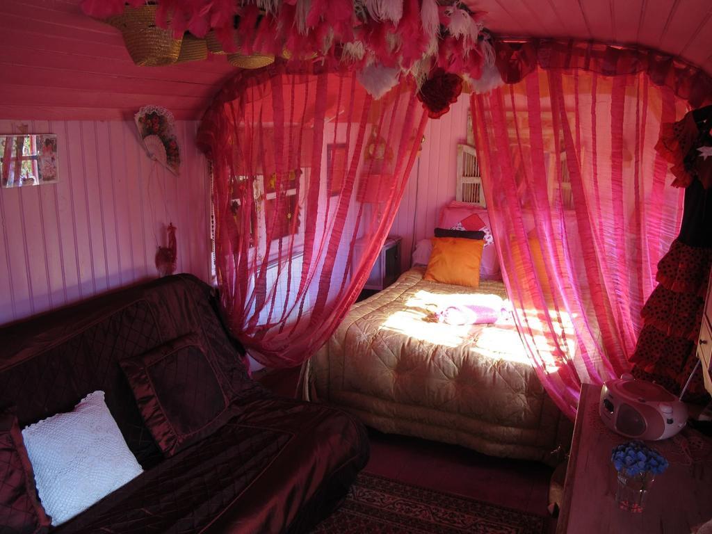 La Roulotte De Lola - Chambre D'Hotes La Celle  エクステリア 写真