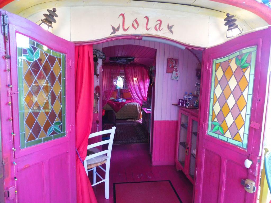 La Roulotte De Lola - Chambre D'Hotes La Celle  エクステリア 写真