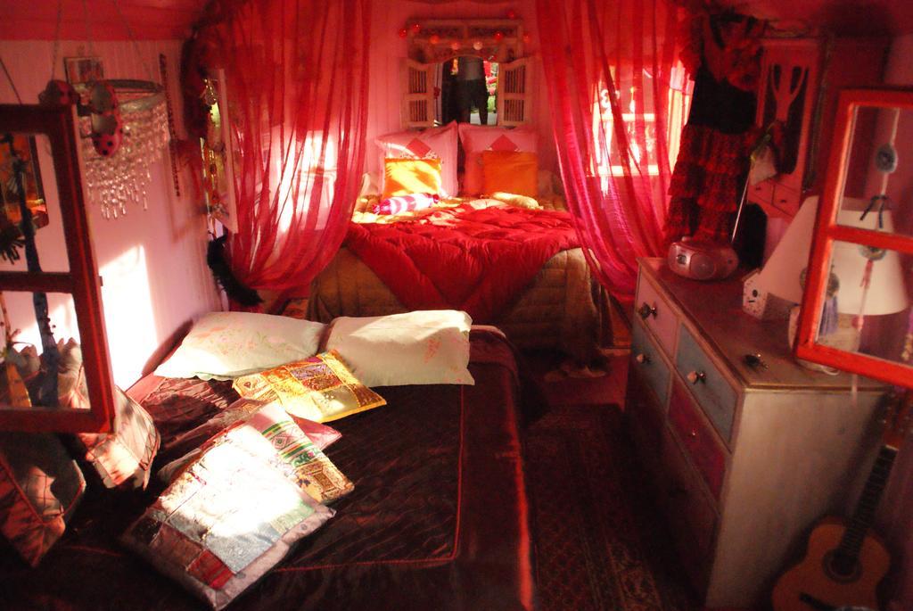 La Roulotte De Lola - Chambre D'Hotes La Celle  エクステリア 写真