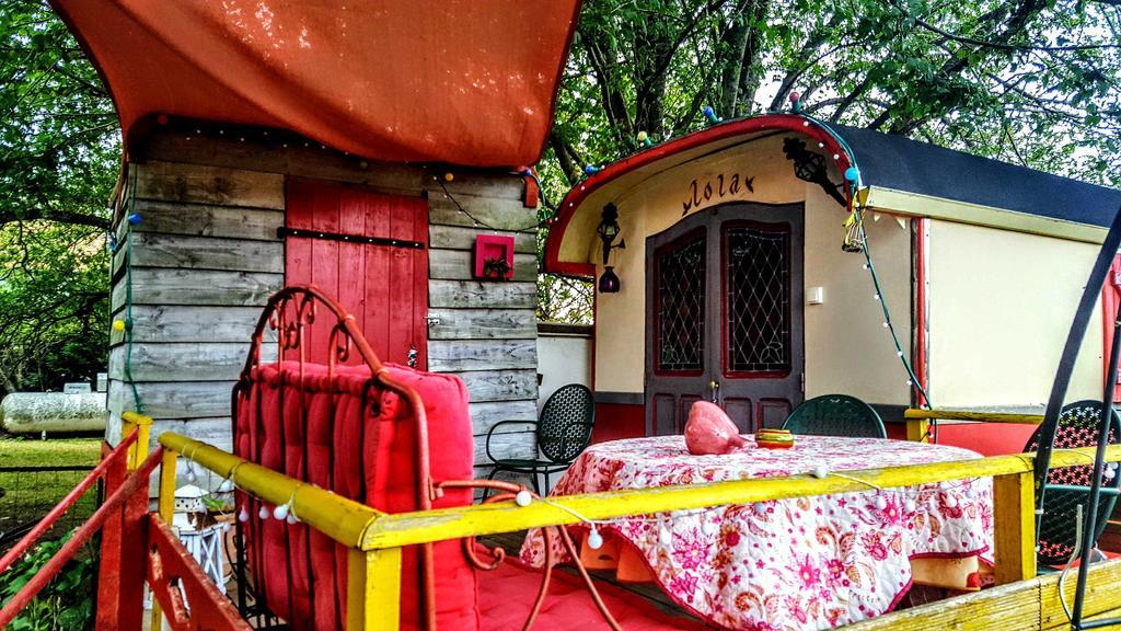 La Roulotte De Lola - Chambre D'Hotes La Celle  エクステリア 写真